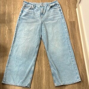 American Eagle Outfitters - Curvy Super Hi-Rise Baggy Straight Jeans